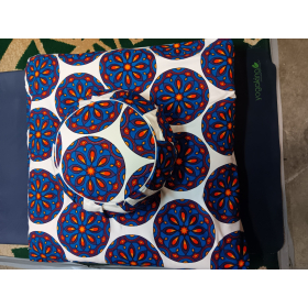 Zabuton (kapok fillings) and Zafu Combination with Buckwheat hull / Kapok fillings. Available in 10 colours of your choice.